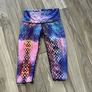 Teeki capri small leggings rainbow snake print pink blue